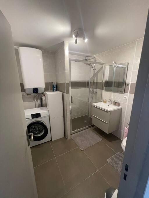 Proche Mer Et Centre Appart 2 Pieces Wifi&Clim Sainte-Maxime Bagian luar foto