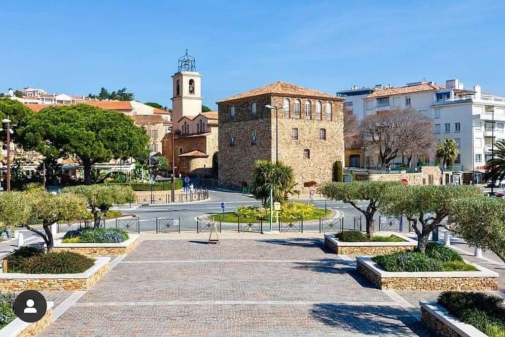 Proche Mer Et Centre Appart 2 Pieces Wifi&Clim Sainte-Maxime Bagian luar foto